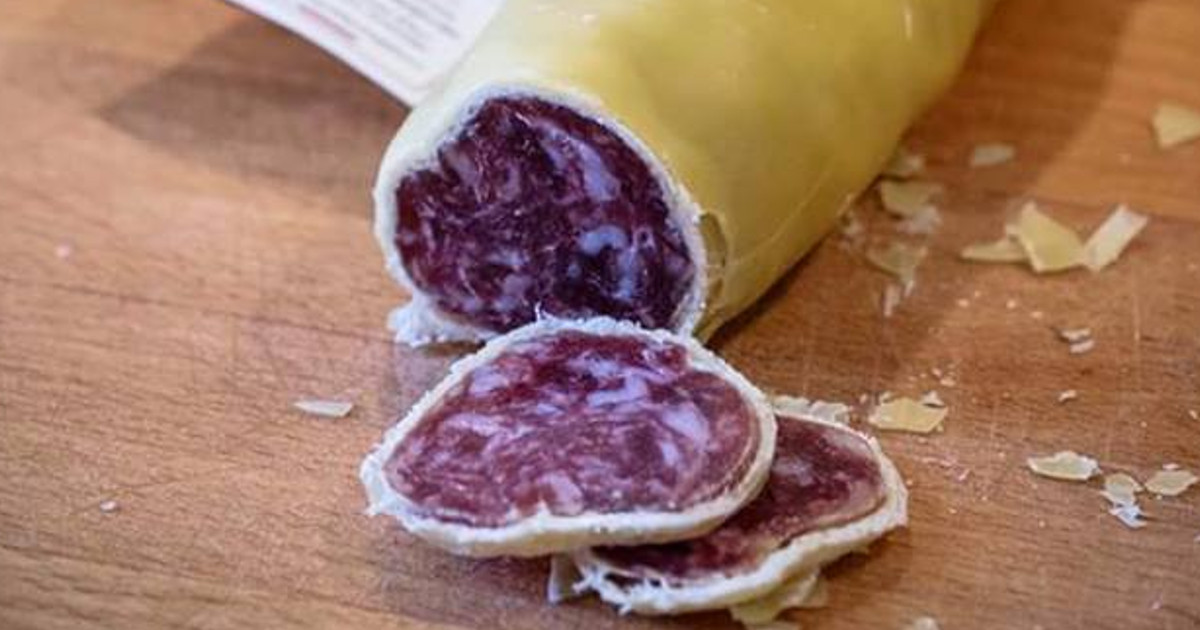 Salame stagionato in cera d'api